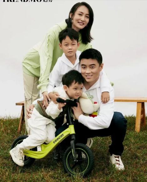 王皓基因太强大俩儿子一个比一个像他,白瞎了高颜值老婆的基因