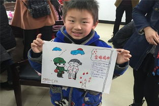岳阳大小学生携手制作学雷锋手抄报