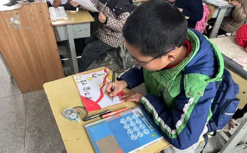 学雷锋号角在南庄小学吹响,少年用行动续写雷锋篇章