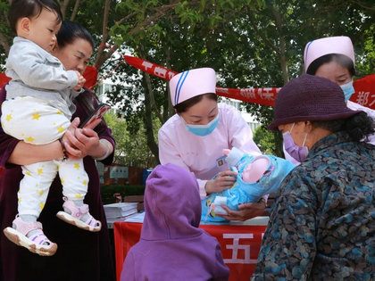 庆祝5.12国际护士节护理科普进社区助力百姓健康行
