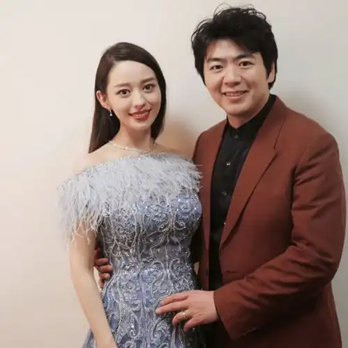 郎朗吉娜官宣生子,晒一家三口手掌交叠家庭音乐会小听众他来了